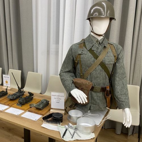 V České Třebové jsem předvedl modely raketové a dělostřelecké techniky